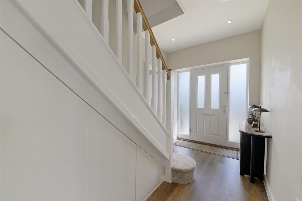 Property photo 2 of 26 17Newbridge02.Jpg