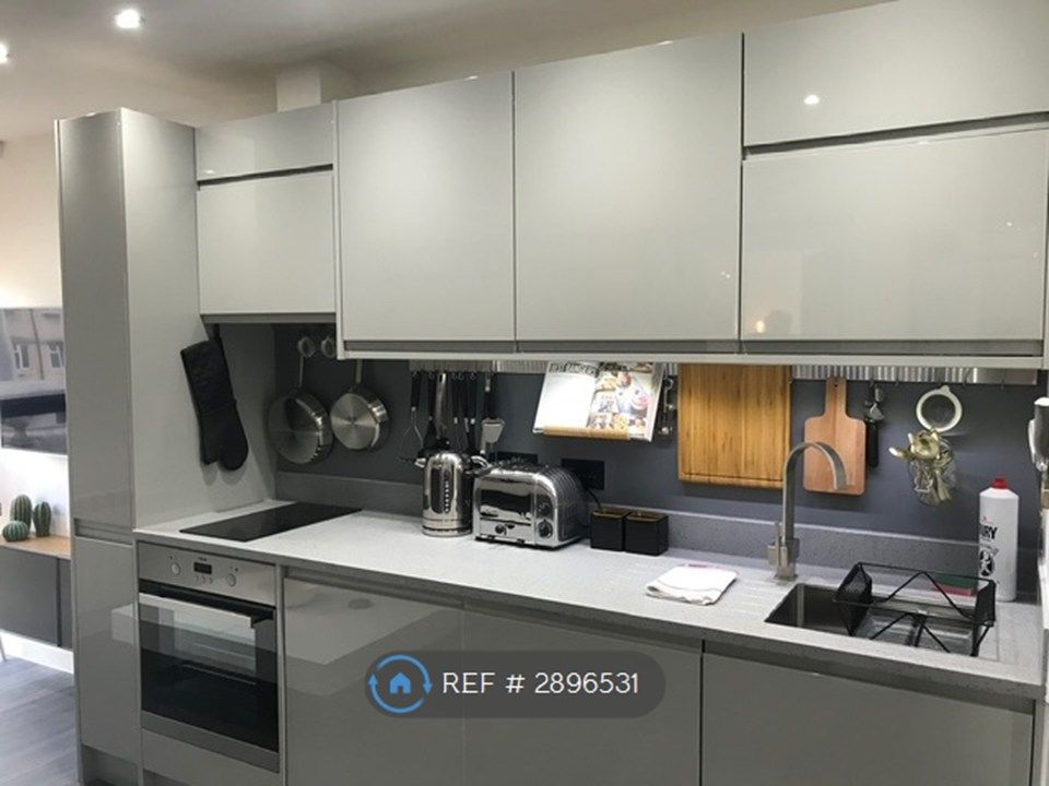 Property photo 3 of 16 Fitted Kitchen