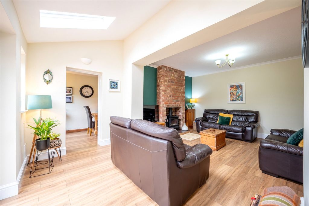 Property photo 3 of 22 Picture No. 01