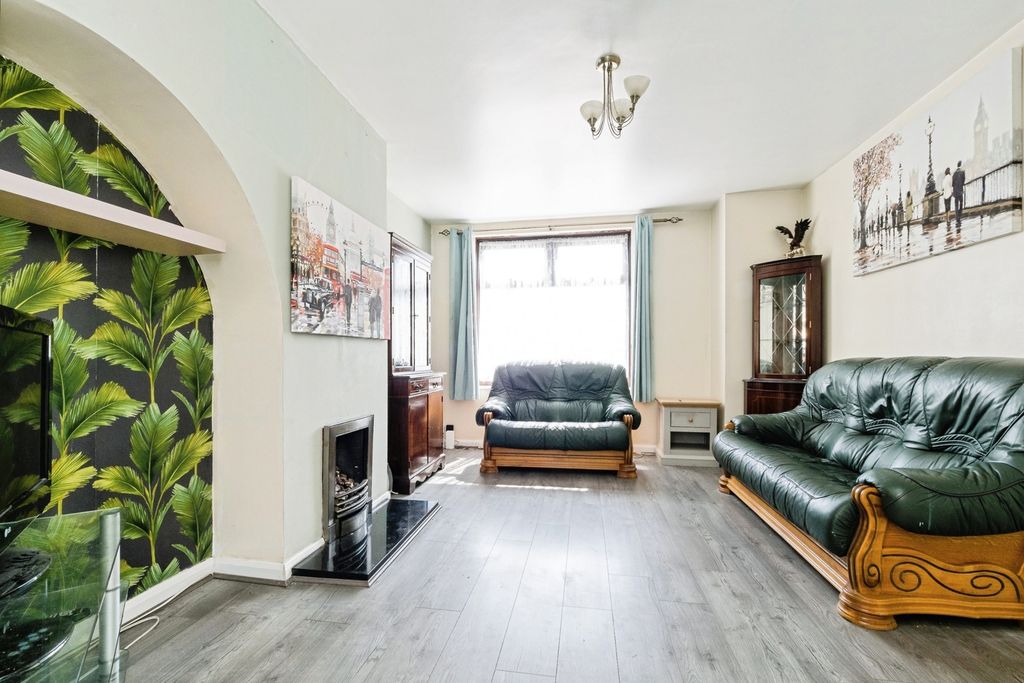 Property photo 3 of 12 Pbox-Img.Jpg