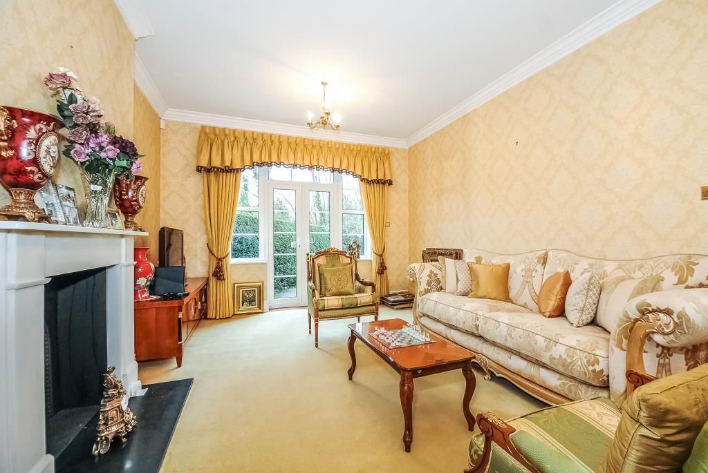 Property photo 2 of 10 Living Room