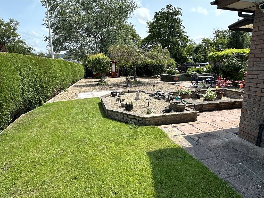 Property photo 2 of 20 Picture No. 12