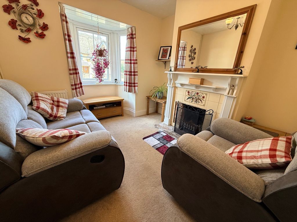 Property photo 2 of 13 Lounge