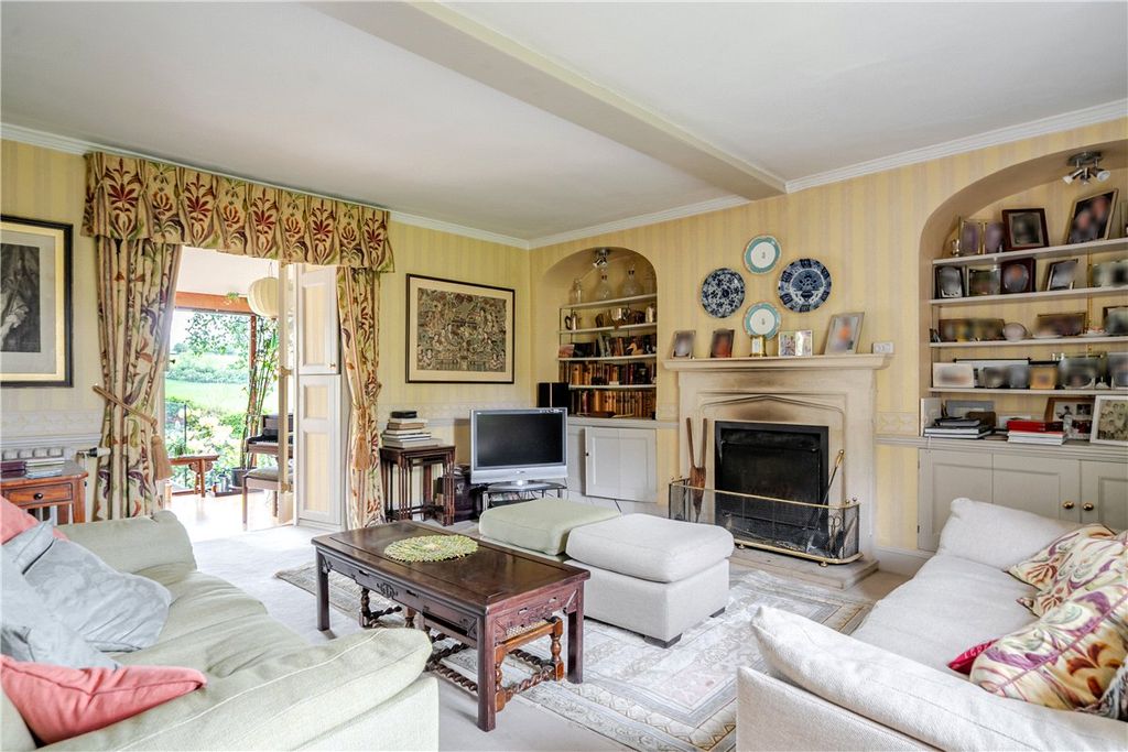Property photo 3 of 31 Drawing Room