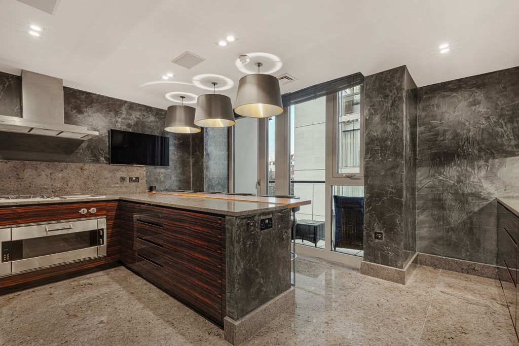 Property photo 3 of 27