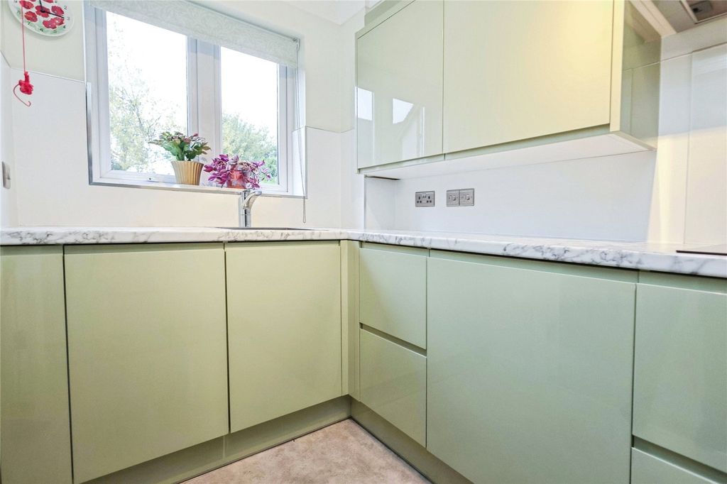 Property photo 3 of 14 Kitchen