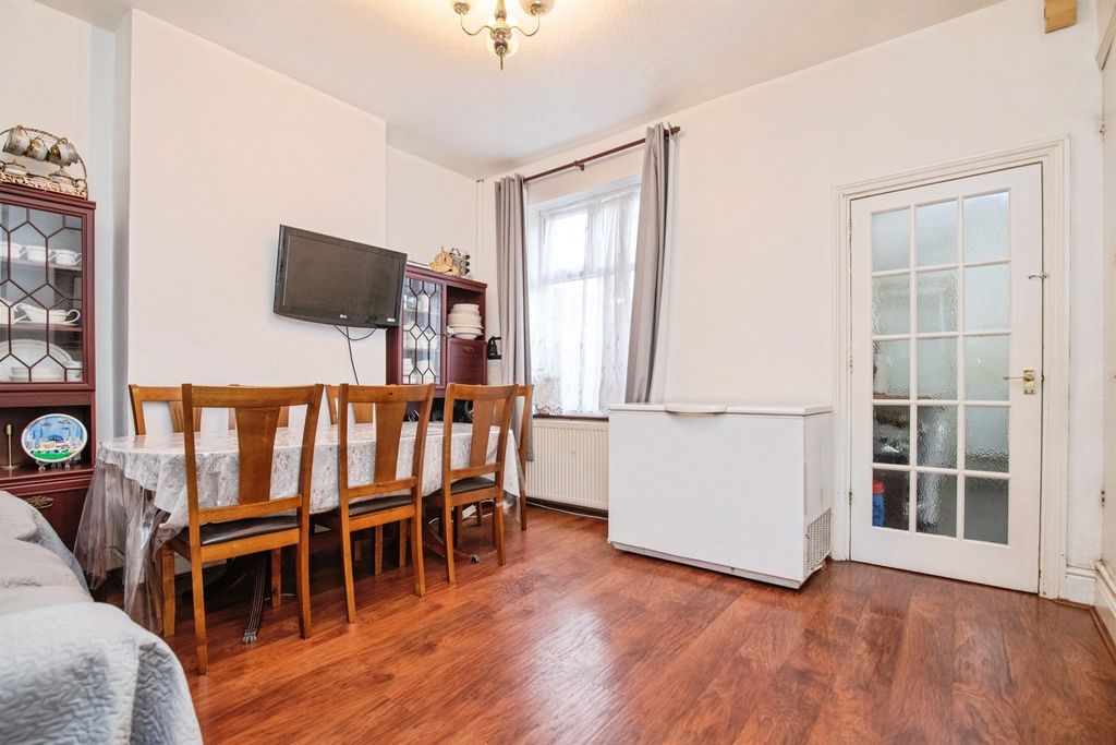 Property photo 3 of 12
