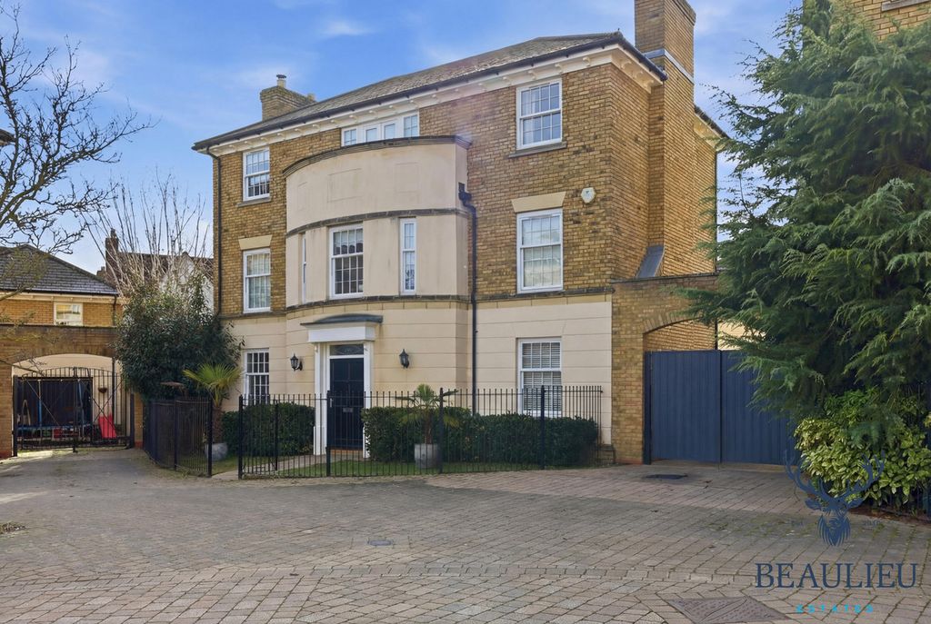 Property photo 1 of 31