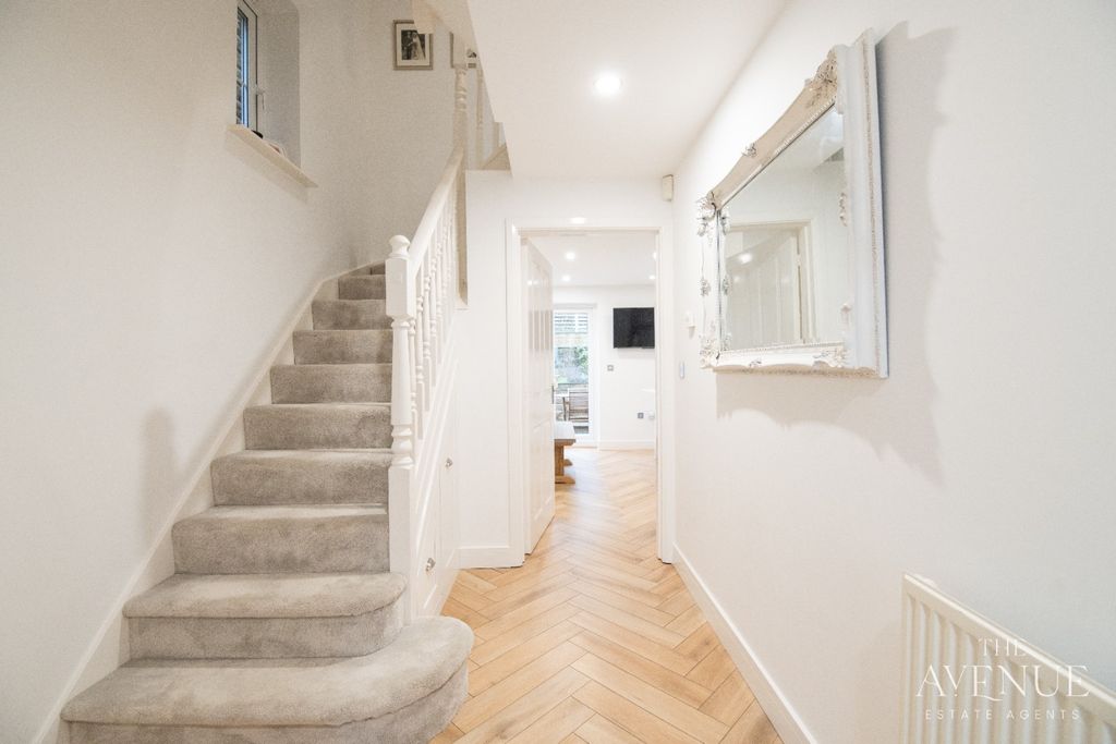 Property photo 3 of 57 4665706