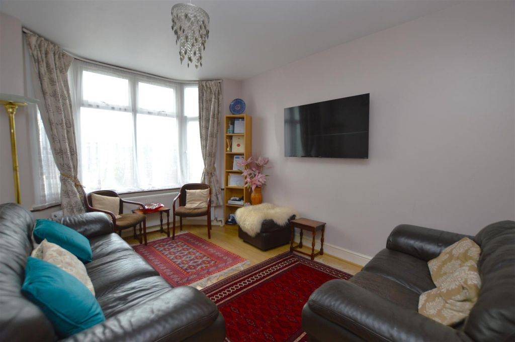 Property photo 2 of 16 53 Hounslow Avenue Reception Room1.Jpg