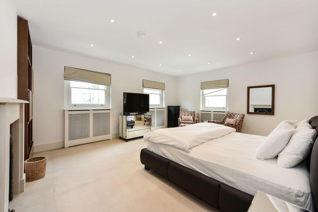 Property photo 2 of 15 21 Haselbury House (13).Jpg