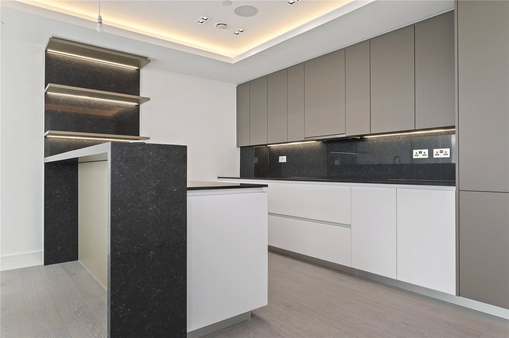 Property photo 2 of 24 Kitchen