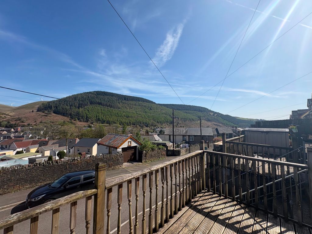 Property photo 2 of 28