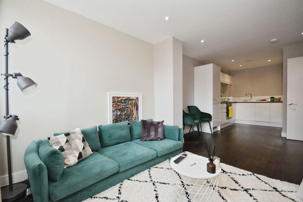 Property photo 2 of 11 Lounge