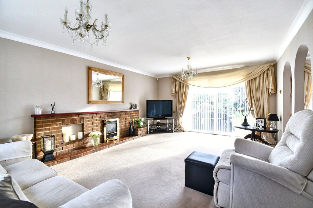 Property photo 2 of 20