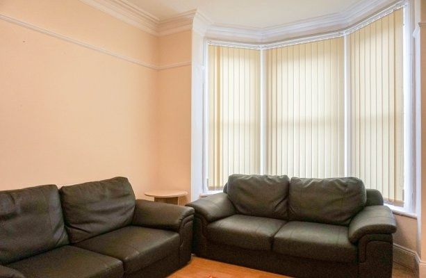 Property photo 2 of 10 Bright, Well-Presented Living Room With A Large Ba...