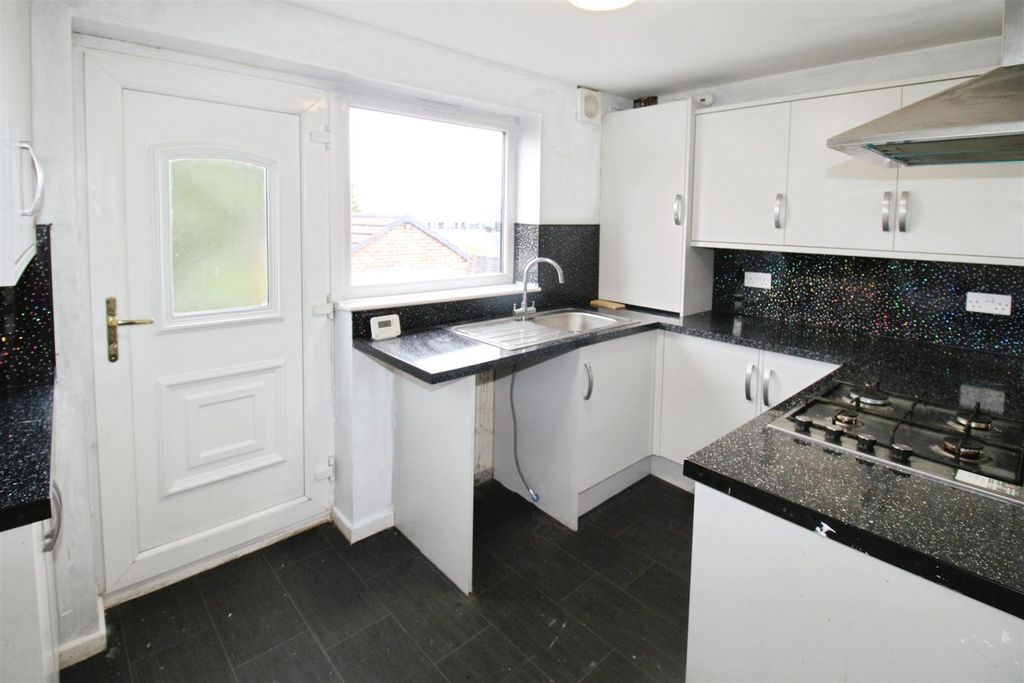 Property photo 2 of 14 Kitchen