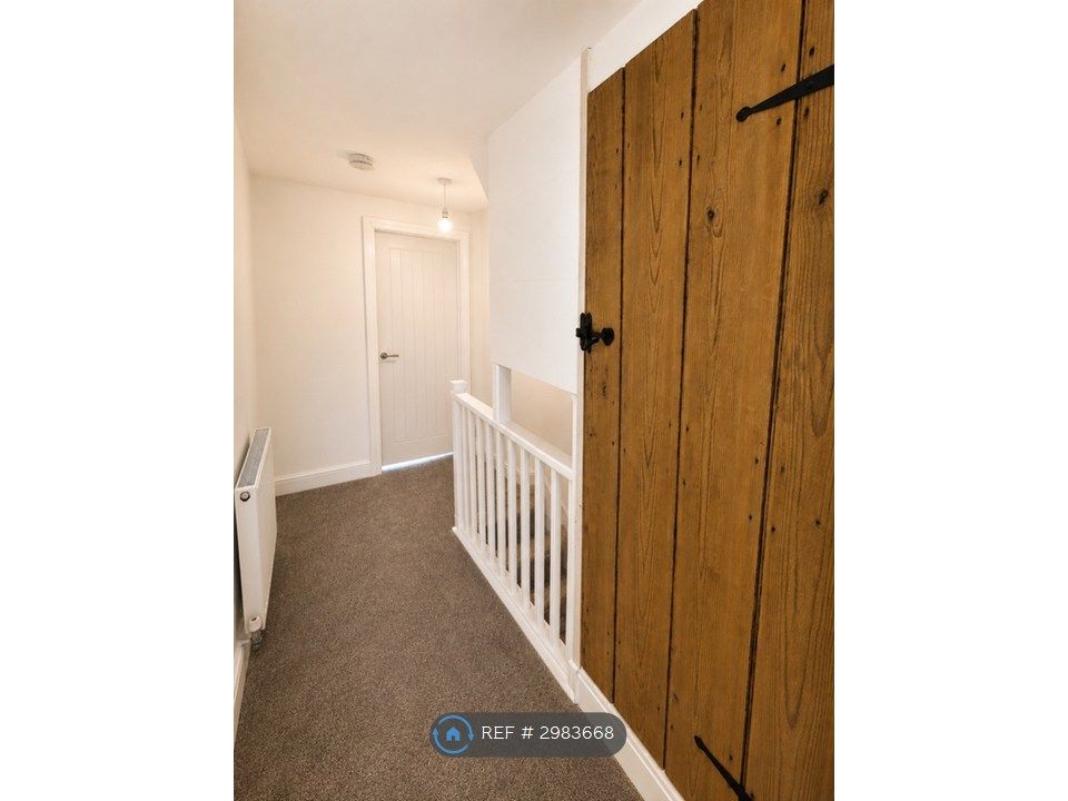 Property photo 3 of 28 Landing