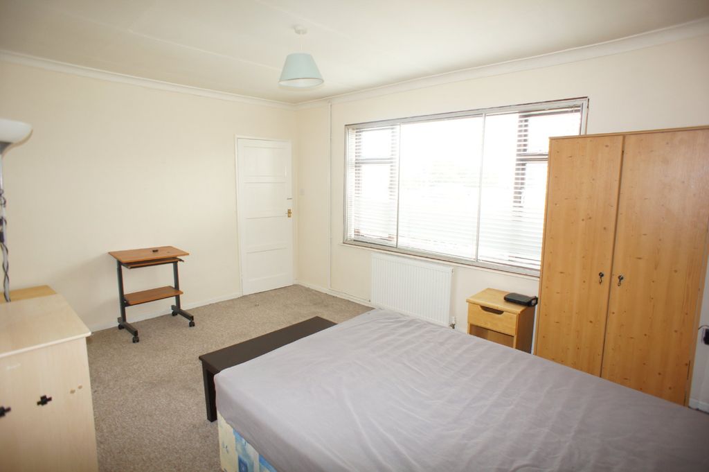 Property photo 2 of 13 Bedroom - Gffd