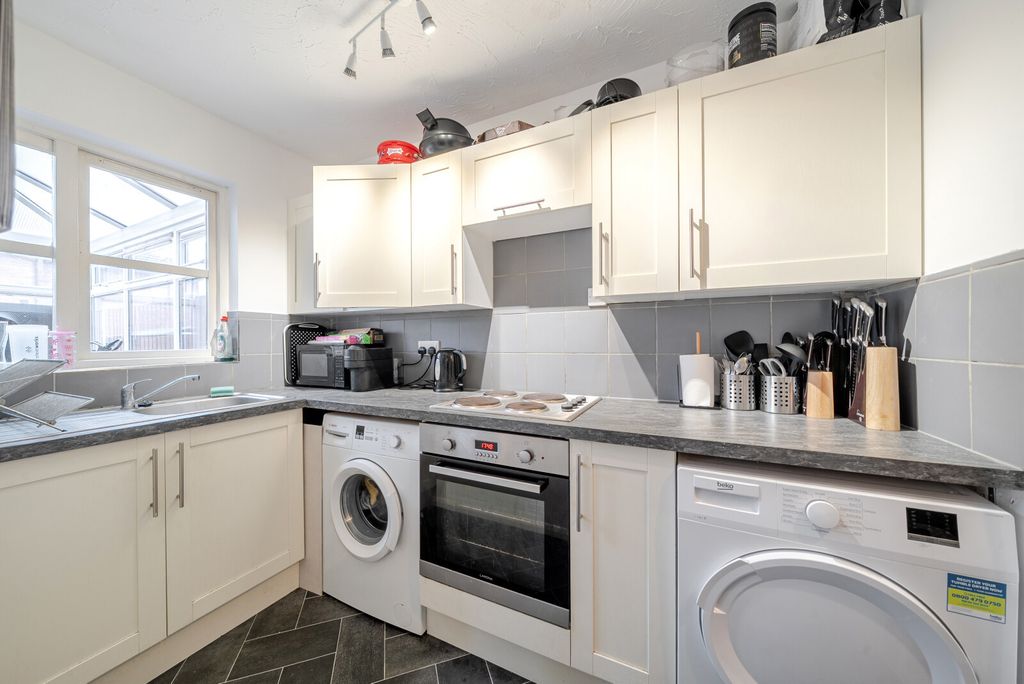 Property photo 3 of 13 Kitchen