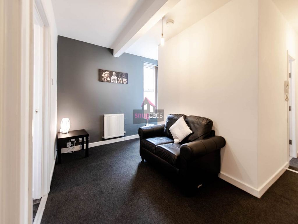 Property photo 3 of 6 1