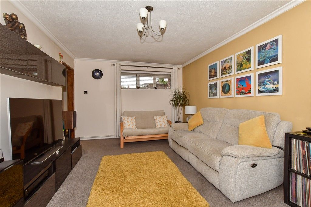 Property photo 3 of 14 Lounge