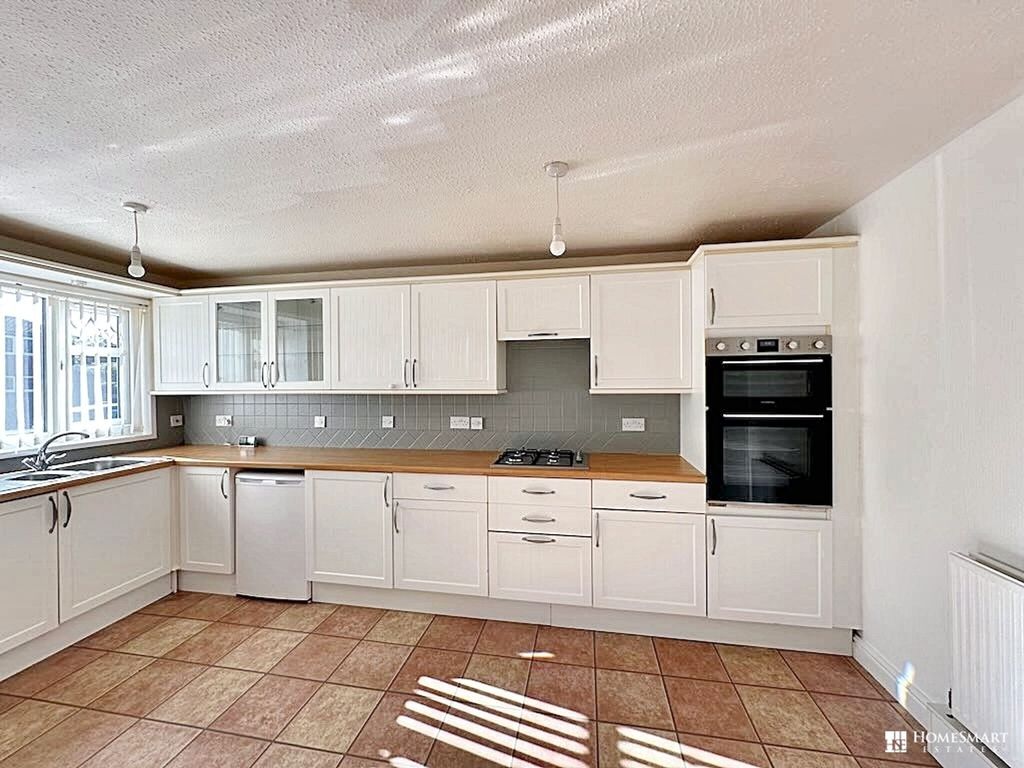 Property photo 2 of 13 Kitchen