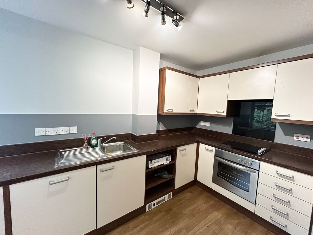 Property photo 3 of 10 Kitchen