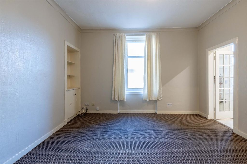 Property photo 2 of 12 19 St Johnstouns Buildings, Perth-12.Jpg