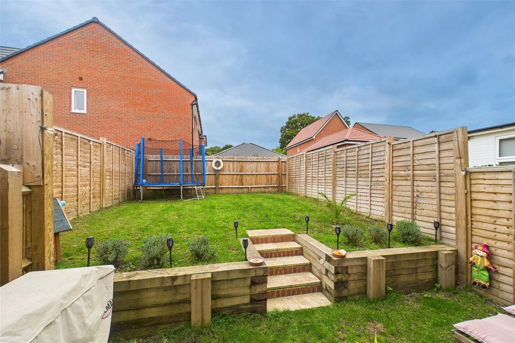 Property photo 2 of 12 Picture No. 33