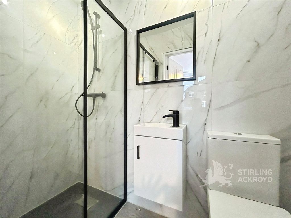 Property photo 2 of 5 Ensuite 1