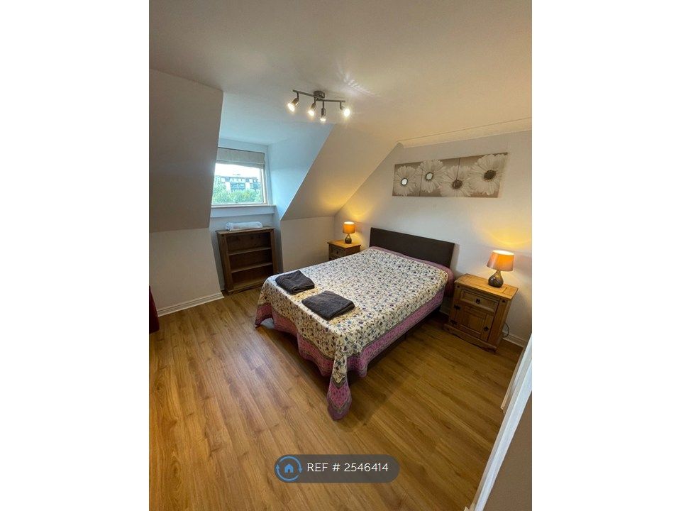 Property photo 3 of 16 Master Bedroom- Double