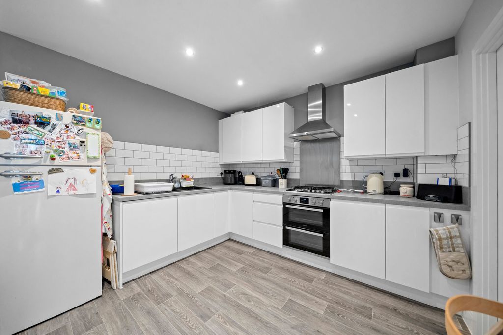 Property photo 3 of 25