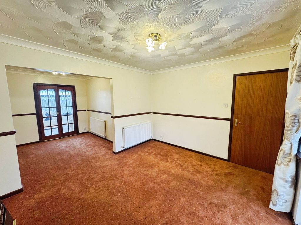 Property photo 3 of 27