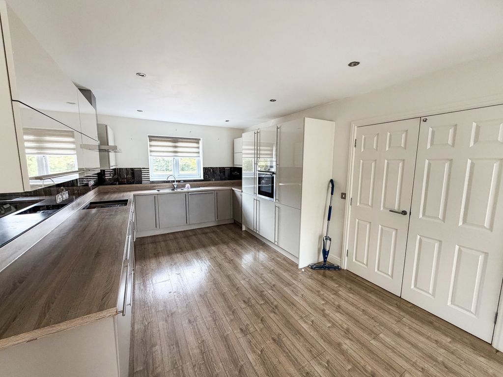 Property photo 3 of 21 Living/Kitchen/Diner