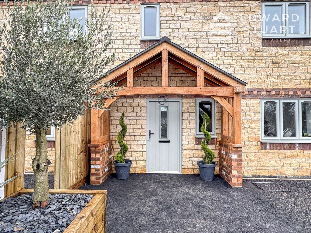 Property photo 2 of 16 Picture No. 15