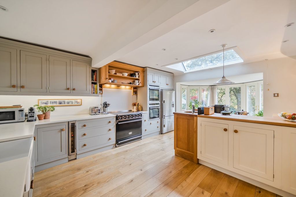 Property photo 3 of 45