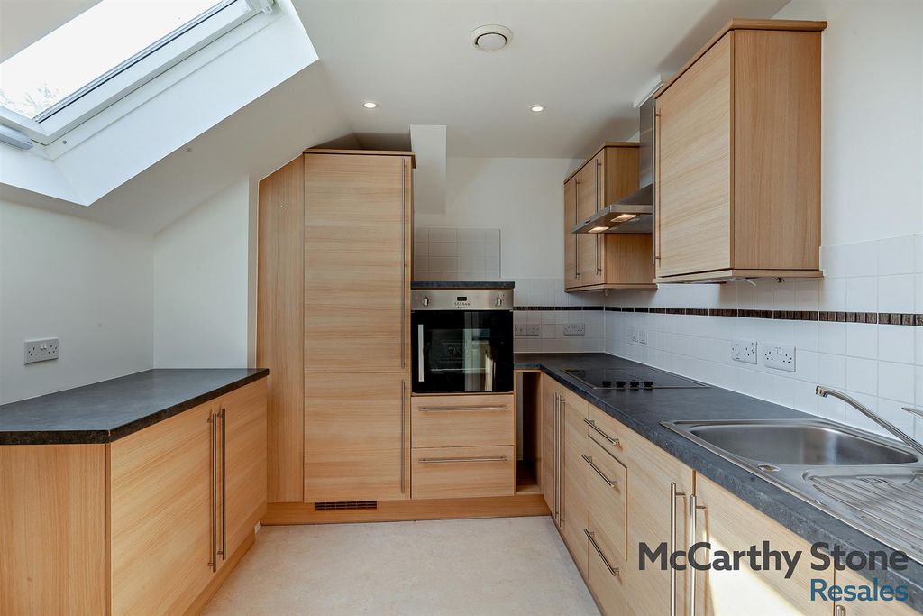 Property photo 2 of 25 8653837-Interior01-800.Jpg