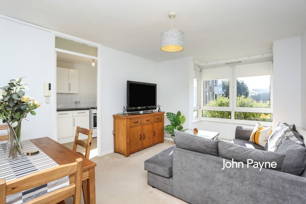 Property photo 2 of 10 Reception