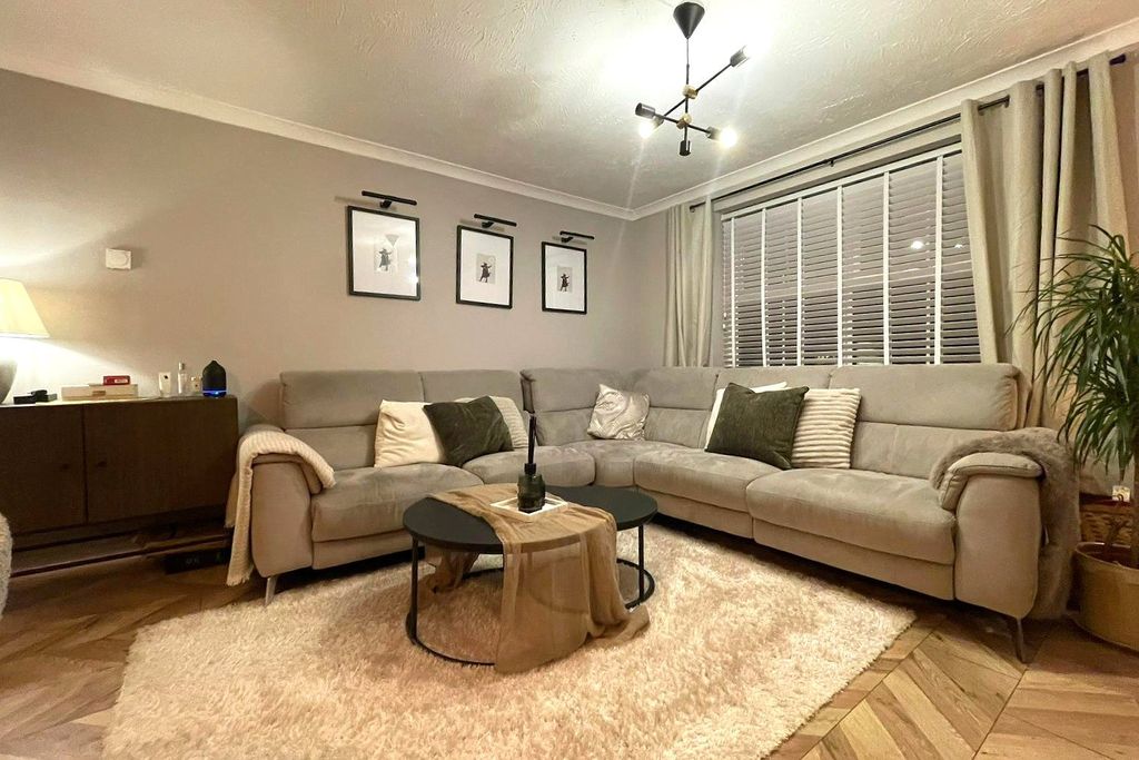 Property photo 2 of 10 Picture No. 17