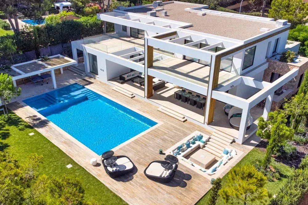 Property photo 1 of 18