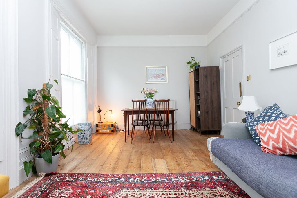 Property photo 2 of 34