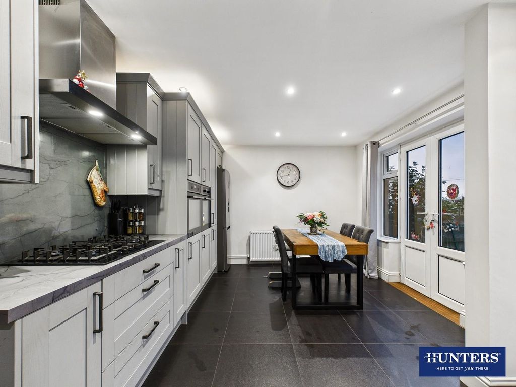 Property photo 3 of 22 Dining Kitchen