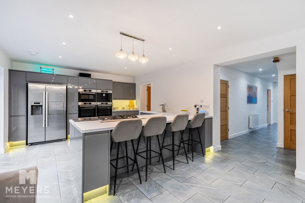 Property photo 3 of 31