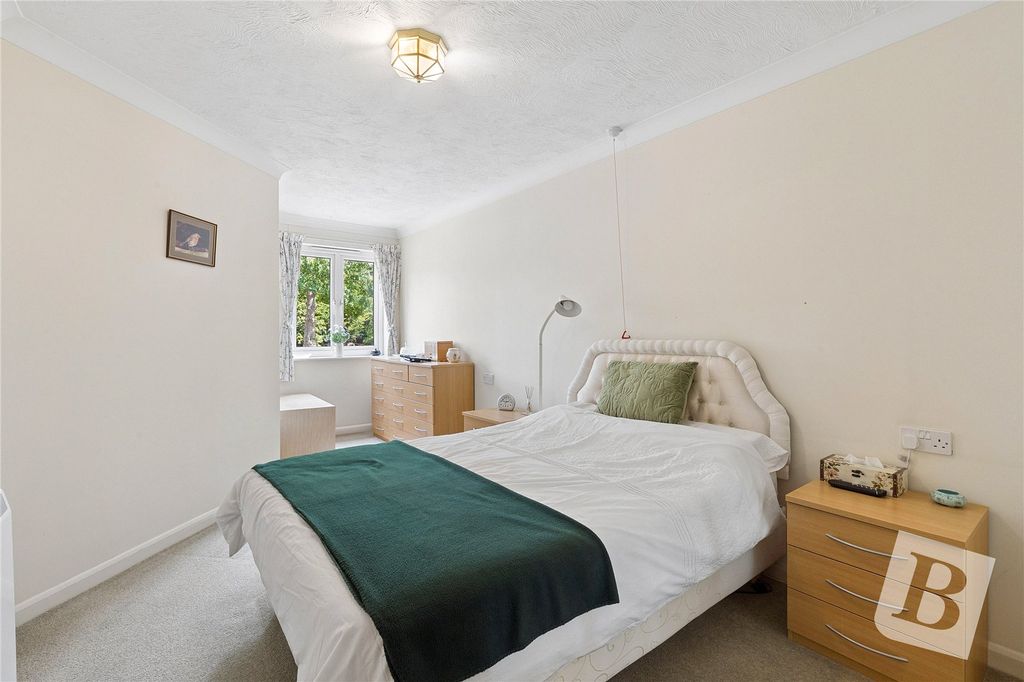 Property photo 2 of 8 Bedroom