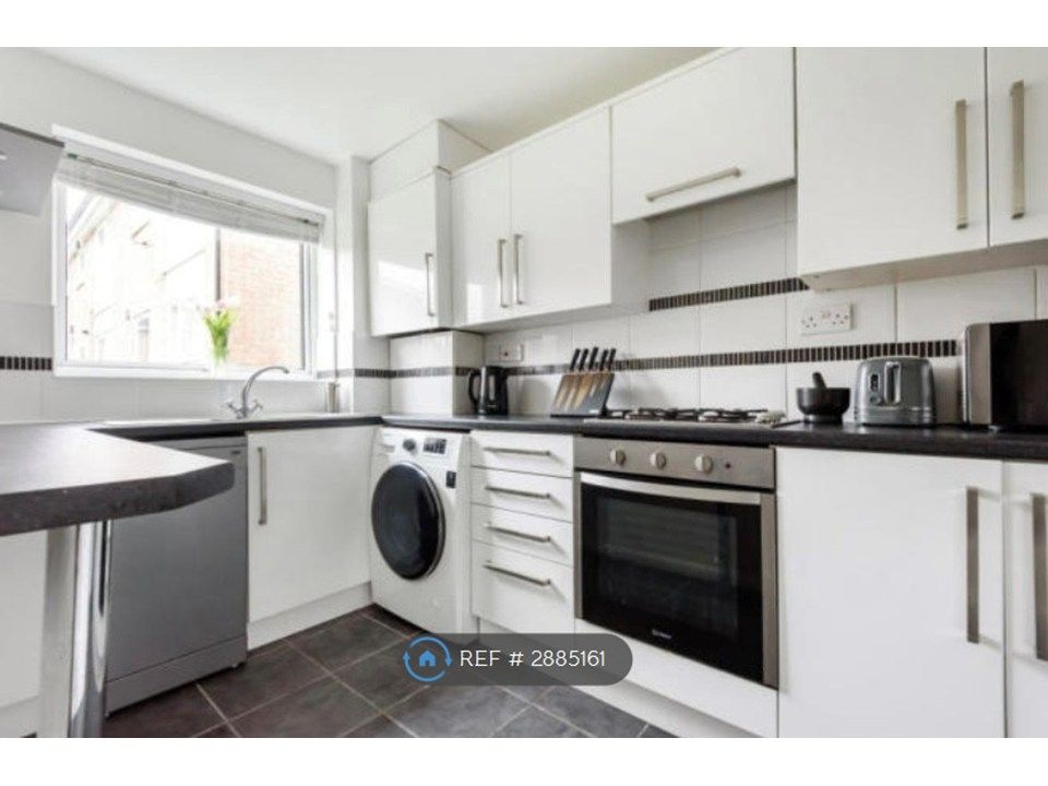 Property photo 3 of 6 Kitchen