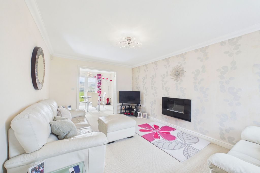 Property photo 3 of 26