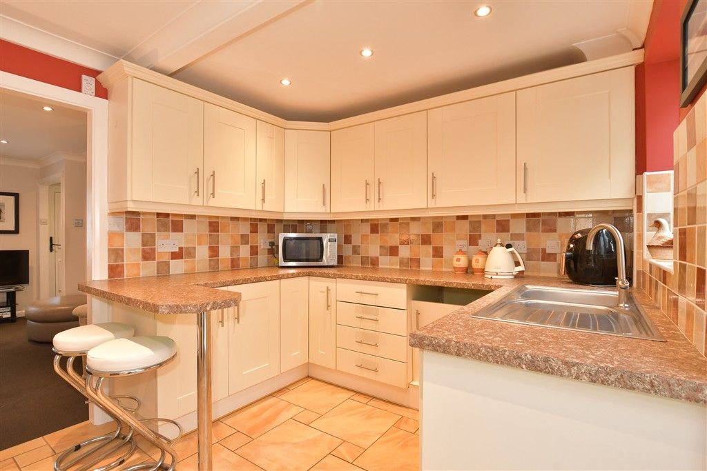 Property photo 2 of 9 Kitchen