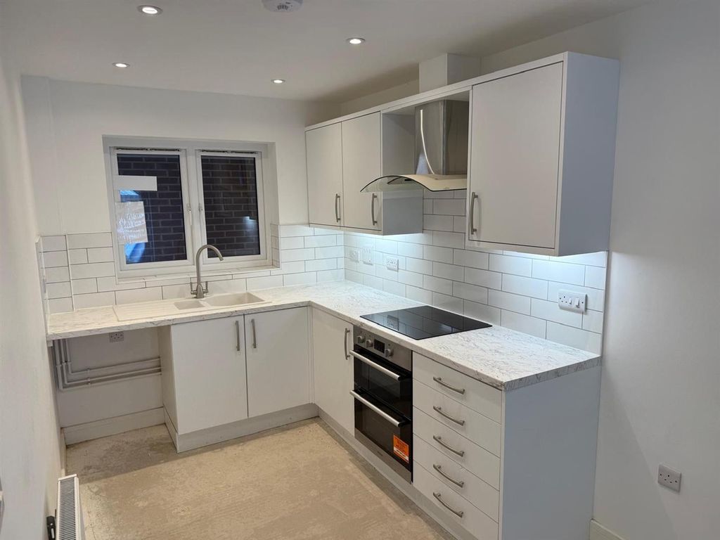 Property photo 3 of 10 Plot 487 Kitchen.Jpg