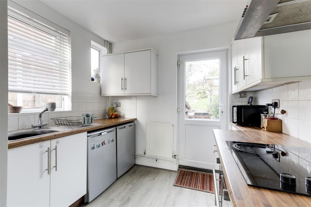 Property photo 3 of 26 1866.Jpg